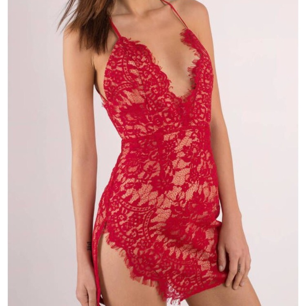 red lace bodycon dress